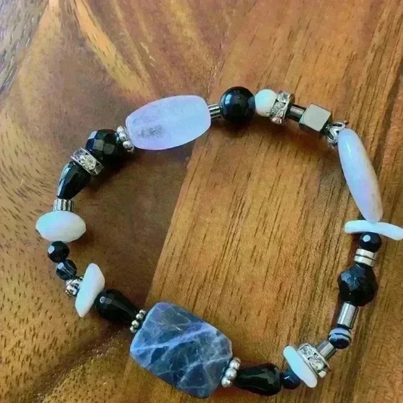 Unique Handcrafted beaded bracelet. One of a kind! 7” - Picture 3 of 7